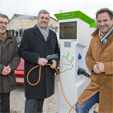 Erste Ladestation für Elektroautos in Oberndorf eröffnet